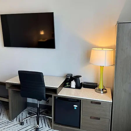 Super 8 By Wyndham Bronx Near Stadium